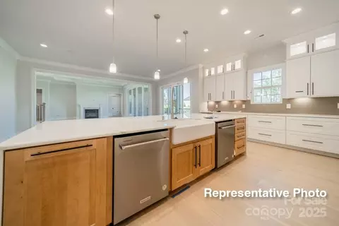 Kitchen - 414 Turtleback Rdg, Matthews, NC 28104 photo 7 of 7