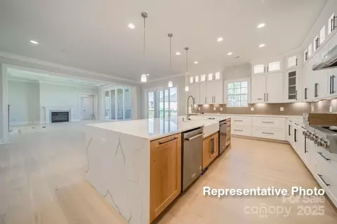 Kitchen - 414 Turtleback Rdg, Matthews, NC 28104 photo 3 of 7