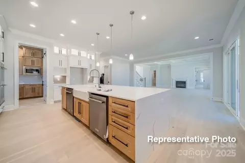 Kitchen - 414 Turtleback Rdg, Matthews, NC 28104 photo 2 of 7
