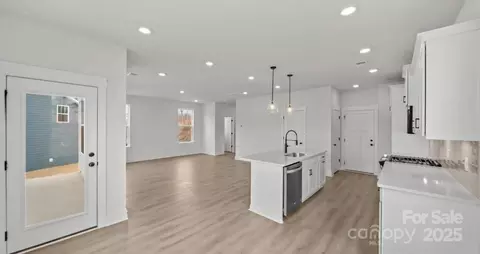 114 Canary Ln, Mooresville, NC 28115