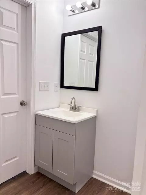 310 E Division Ave, Salisbury, NC 28144 photo 8