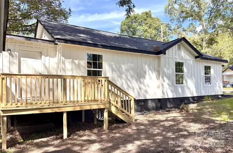310 E Division Ave, Salisbury, NC 28144 photo 4