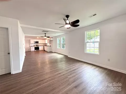310 E Division Ave, Salisbury, NC 28144 photo 5