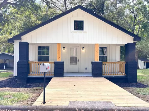 310 E Division Ave, Salisbury, NC 28144 photo 2