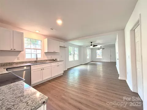 310 E Division Ave, Salisbury, NC 28144 photo 7