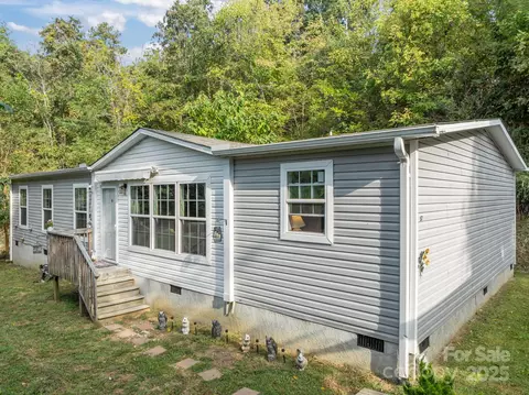 57 Persimmon Ln, Marshall, NC 28753
