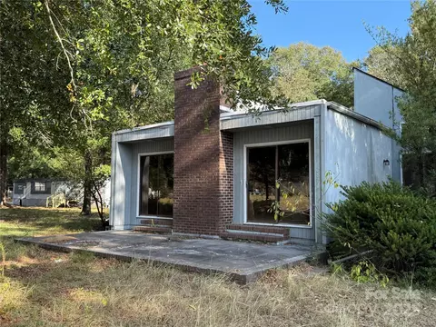 2824 W Black Creek Rd, Florence, SC 29501