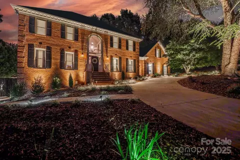555 19th Avenue Nw Ln NW, Hickory, NC 28601