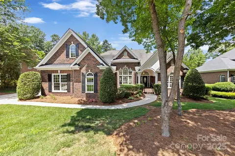 2241 Flagstick Dr, Matthews, NC 28104