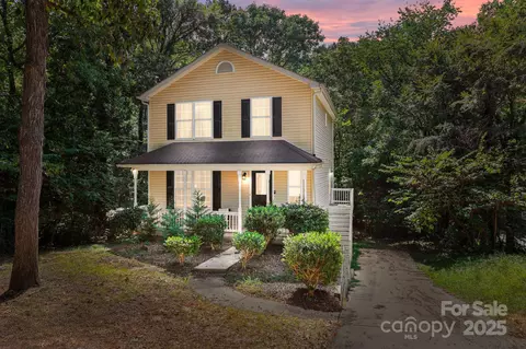 8200 Kerrybrook Cir, Charlotte, NC 28214