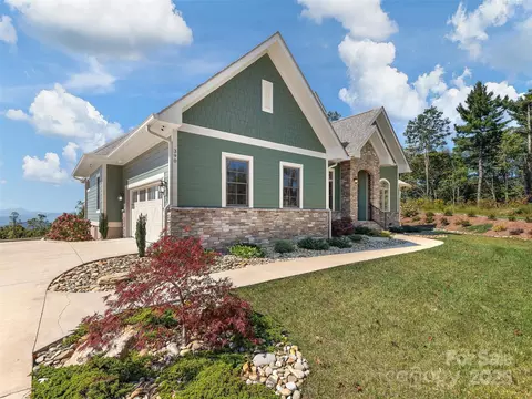 390 Dancing Bear Dr, Hendersonville, NC 28739