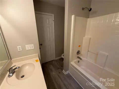 Bath - 1862 Green Leaf Ct, Conover, NC 28613 photo 3 of 3