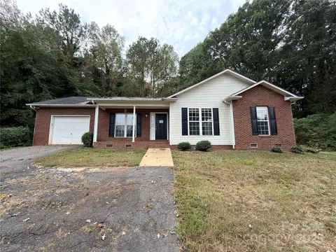 1862 Green Leaf Ct, Conover, NC 28613