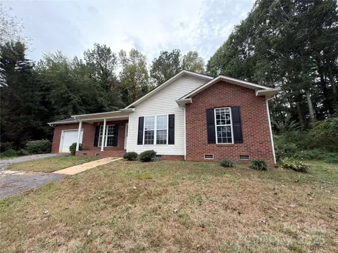 Exterior - 1862 Green Leaf Ct, Conover, NC 28613 photo 2 of 4