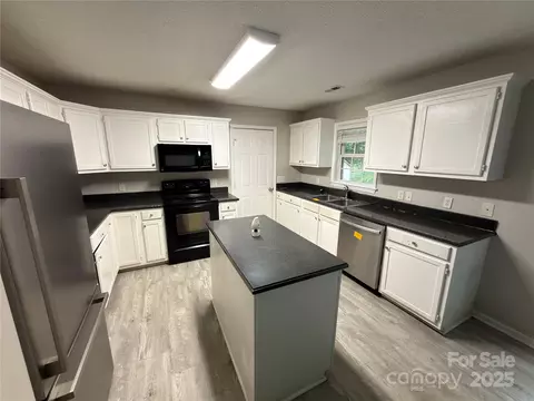 Kitchen - 1862 Green Leaf Ct, Conover, NC 28613 photo 1 of 2