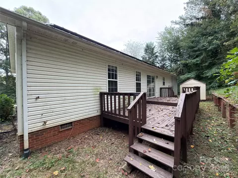 Exterior - 1862 Green Leaf Ct, Conover, NC 28613 photo 3 of 4