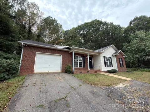 Exterior - 1862 Green Leaf Ct, Conover, NC 28613 photo 4 of 4