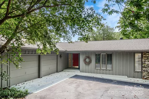 32 W Fairway Dr, Etowah, NC 28729