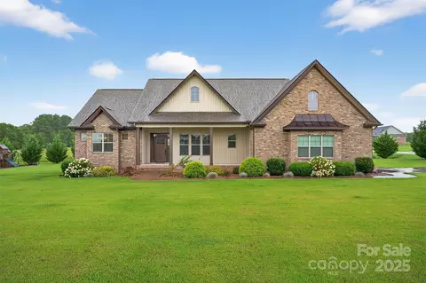 649 Sunny Slope Dr, Cowpens, SC 29330