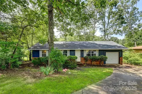 536 Long Shoals Rd, Arden, NC 28704