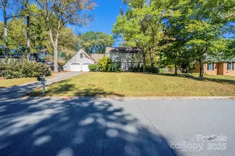 7208 Applecross Ln, Charlotte, NC 28215