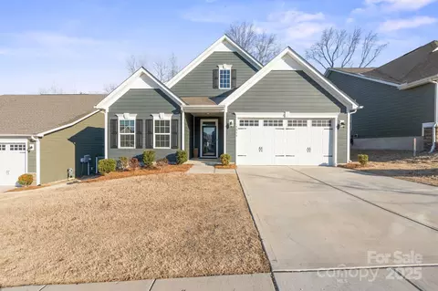 5066 Summer Surprise Ln, Charlotte, NC 28215