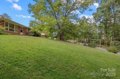 25 Baker Dr, Asheville, NC 28806