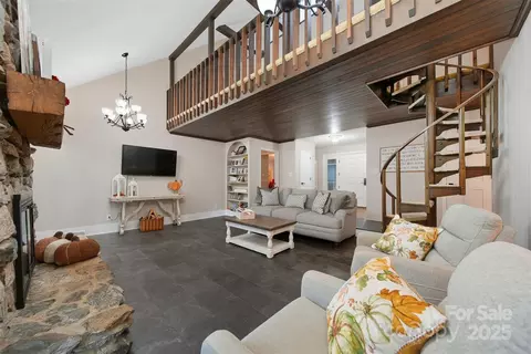 Living - 507 6th Ne Ave NE, Conover, NC 28613 photo 1 of 3
