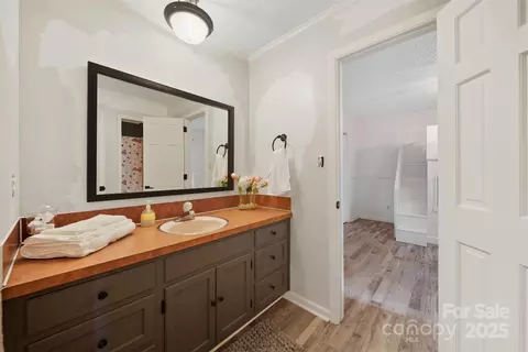 Bath - 507 6th Ne Ave NE, Conover, NC 28613 photo 4 of 6
