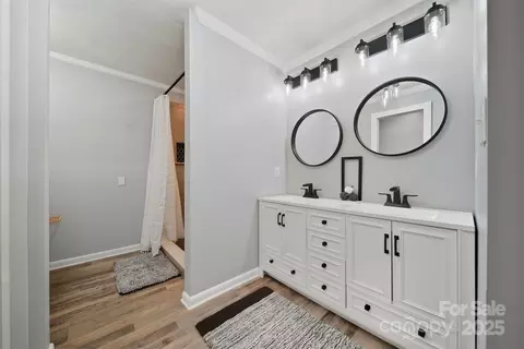 Bath - 507 6th Ne Ave NE, Conover, NC 28613 photo 2 of 6