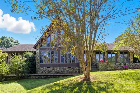 1515 Heatherloch Dr, Gastonia, NC 28054