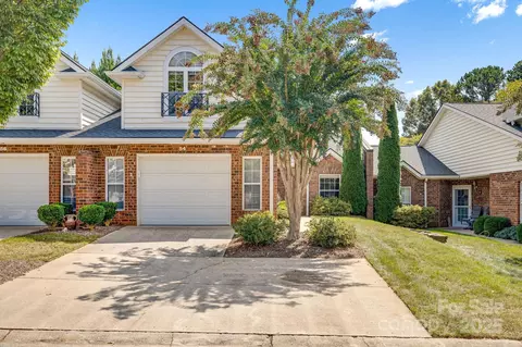 54 Lake Pointe Cir, Hendersonville, NC 28792
