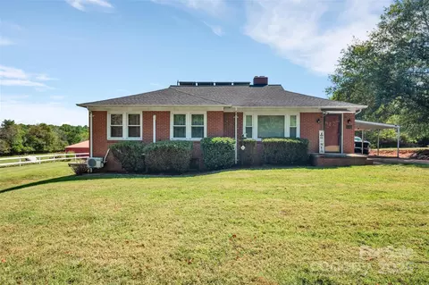 162 Wortman Dr, Hickory, NC 28601