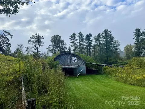 725 Ridge Rd, Spruce Pine, NC 28777 photo 2