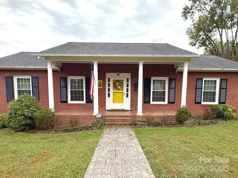 435 Elk Spur St, Elkin, NC 28621