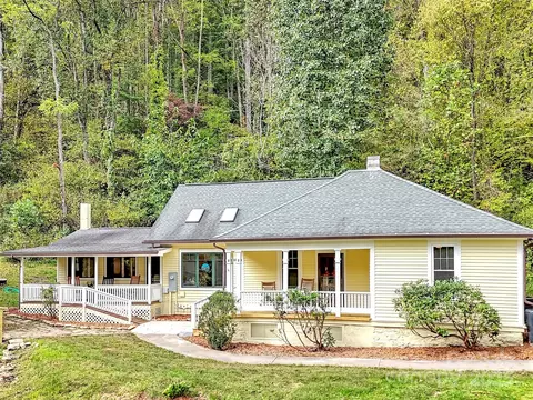 50 Trillium Way, Clyde, NC 28721