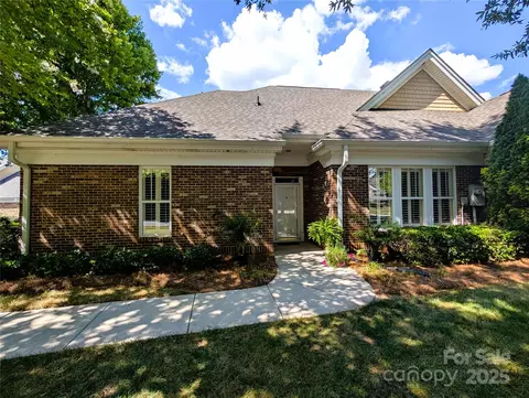 2741 Circa Dr, Matthews, NC 28105