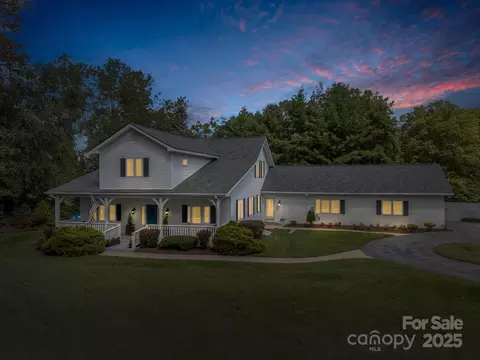 100 Perry Pl, Hendersonville, NC 28739