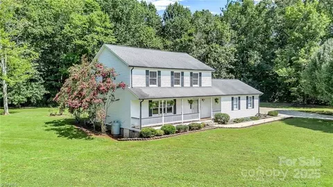 2863 Airport Rd, North Wilkesboro, NC 28659