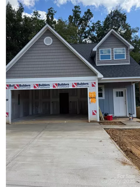 27 Red Ridge Ln, Black Mountain, NC 28711