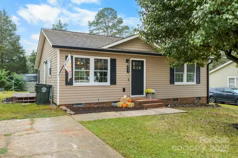 621 W 13th St, Newton, NC 28658