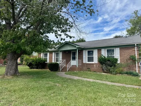 2042 Longdale Dr, Charlotte, NC 28217