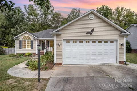 1665 Red Bird Cir, Concord, NC 28025