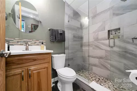 Bath - 35 Oak St, Brevard, NC 28712 photo 6 of 6