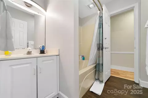 Bath - 35 Oak St, Brevard, NC 28712 photo 5 of 6