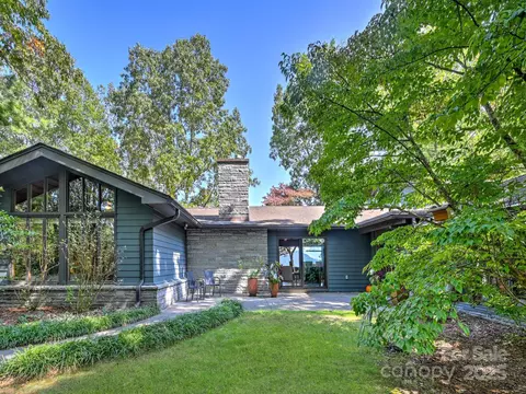 200 Windswept Dr, Asheville, NC 28801