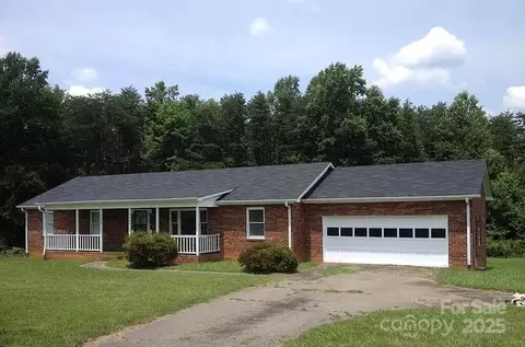 4445 Mecum Rd, Walkertown, NC 27051