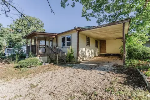 45 Freeborn Ln, Hendersonville, NC 28792