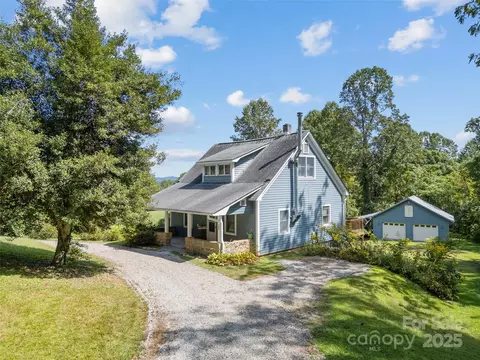 560 Esseola St, Saluda, NC 28773