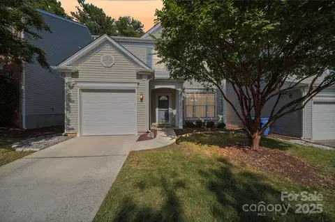 11712 Woodmere Trace Dr, Charlotte, NC 28277